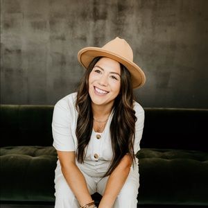 Meet your Posher, Anica